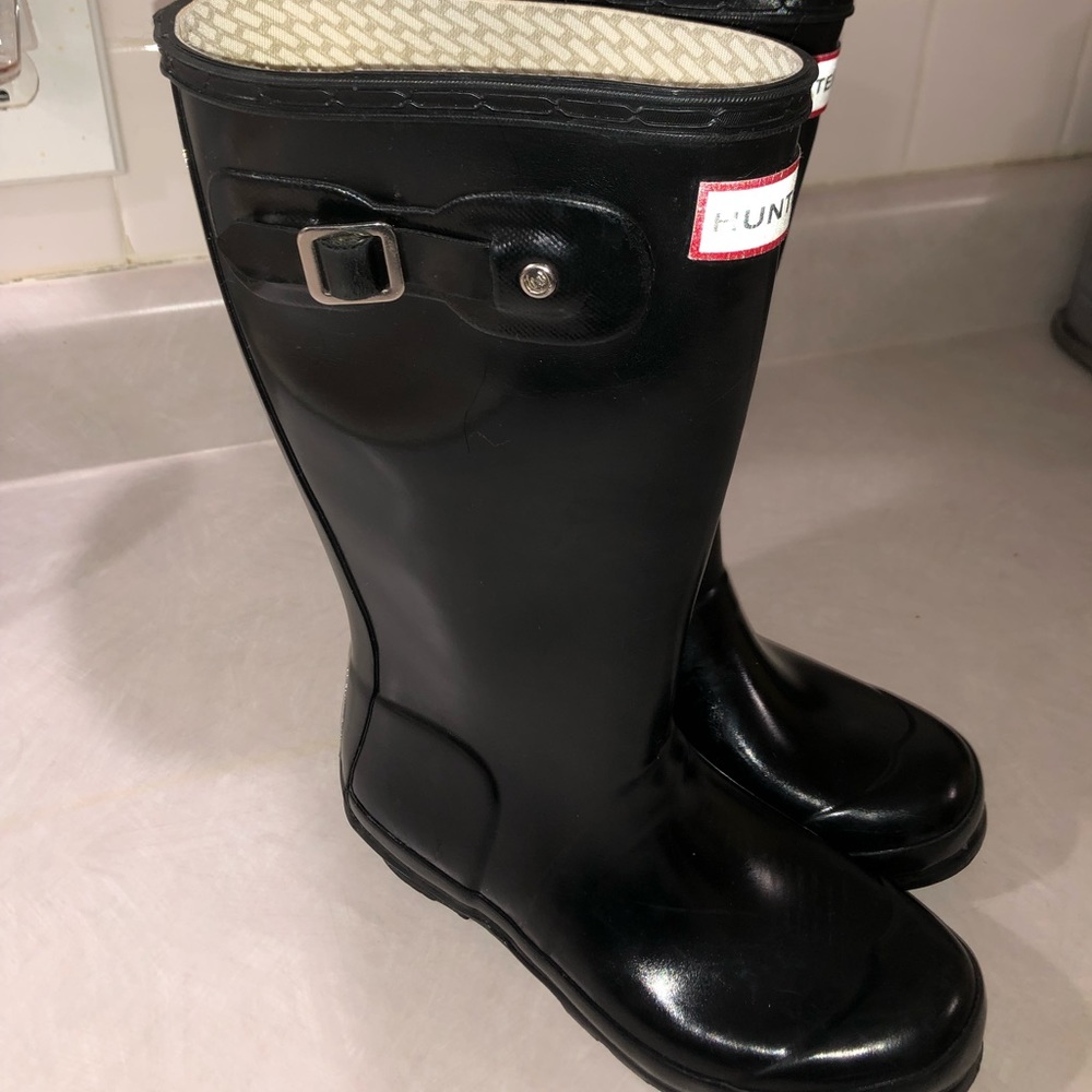 Girls black matte Hunter boots.  Size 3